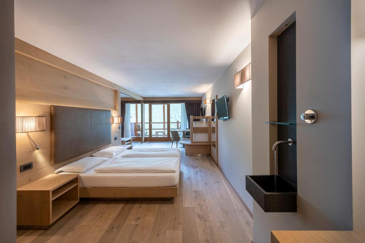 Design & Suite Hotel Ciarnadoi Vigo di Fassa Eksteriør billede