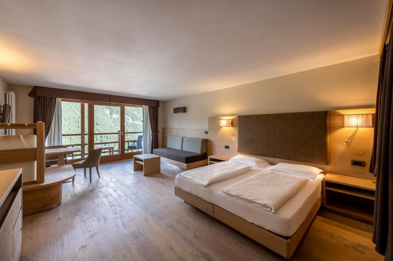 Design & Suite Hotel Ciarnadoi Vigo di Fassa Eksteriør billede