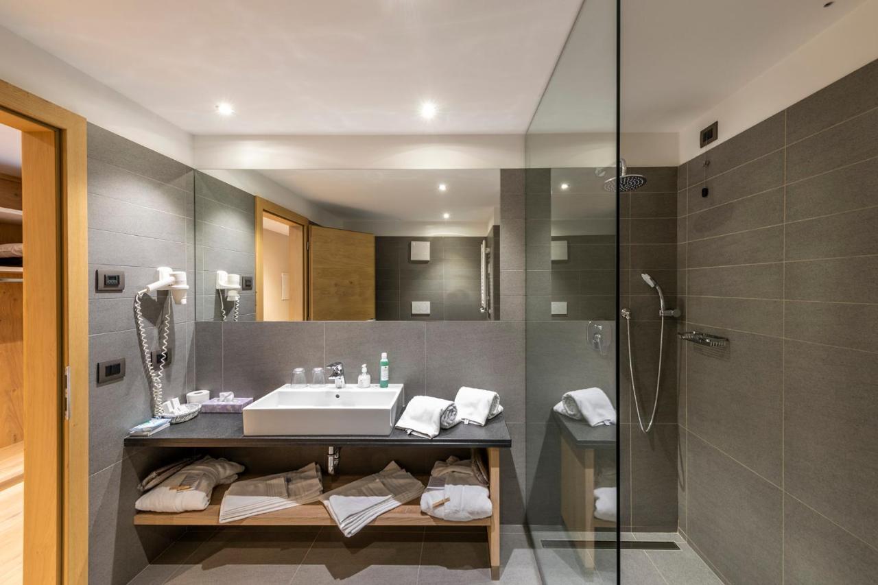 Design & Suite Hotel Ciarnadoi Vigo di Fassa Eksteriør billede