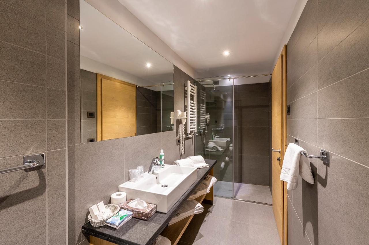 Design & Suite Hotel Ciarnadoi Vigo di Fassa Eksteriør billede